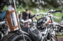 LOWBROW CUSTOMS Reserve Benzinflasche - 887ml -ONeal Verkaufsgeschäft 002688 lowbrow customs lowbrow fuel reserve bottle 1280x1280