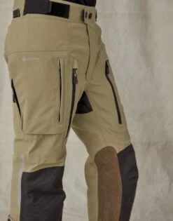BELSTAFF PM Hose Long Way Up Trousers - Wasserdicht, Beige -ONeal Verkaufsgeschäft LONG WAY UP TROUSER DARK SAND 3 1280x1280