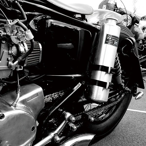 MOONEYES Reserve Benzinflasche Notfalltank - 1000ml 6 MOONEYES Reserve Benzinflasche Notfalltank - 1000ml – Bild 6