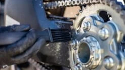 MUC-OFF Zubehör - Kettenbürste -ONeal Verkaufsgeschäft muc off accessory chain cleaning brush 4 1280x1280