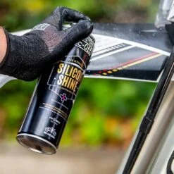 MUC-OFF Pflege Motorcycle Silicon Shine - 500ml -ONeal Verkaufsgeschäft muc off motorcycle silicon shine 3 1280x1280