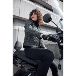 REV'IT Damenjacke Shade H2O - Wasserdicht, Leopard Dunkelgrau -ONeal Verkaufsgeschäft revit ladies jacket shade h2o leopard grey lifestyle 4 1280x1280